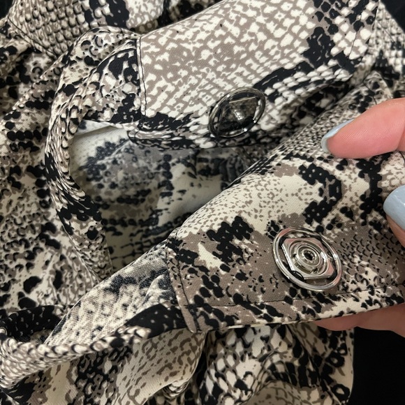 Express snakeskin cargo look pant - Picture 5 of 7